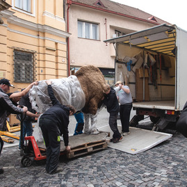 Zväčšiť fotografiu - Veľké sťahovanie trenčianskeho múzea - TSK_TN múzeum sťahovanie_mini-14