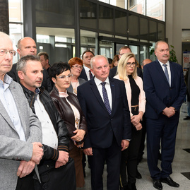 Vestibul župného úradu zdobia oddnes busty 4 významných rodákov - 20190506_TSK_busty_008w