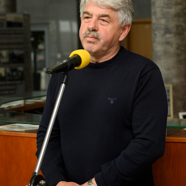 Vestibul župného úradu zdobia oddnes busty 4 významných rodákov - 20190506_TSK_busty_011w
