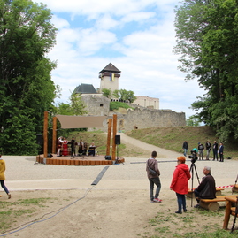 Zväčšiť fotografiu - Výstrel z trebuchetu slávnostne otvoril zrekonštruovanú južnú časť hradieb - IMG_0023