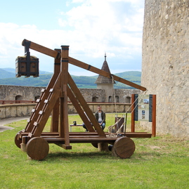 Zväčšiť fotografiu - Výstrel z trebuchetu slávnostne otvoril zrekonštruovanú južnú časť hradieb - IMG_0310
