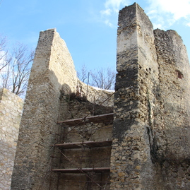 Zväčšiť fotografiu - Výstrel z trebuchetu slávnostne otvoril zrekonštruovanú južnú časť hradieb - TREBUCHET_kontrolný deň 1 (4)