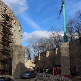 Zväčšiť fotografiu - Výstrel z trebuchetu slávnostne otvoril zrekonštruovanú južnú časť hradieb - TREBUCHET_kontrolný deň 1 (6)