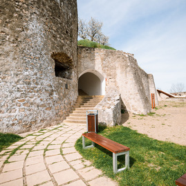 Zväčšiť fotografiu - Výstrel z trebuchetu slávnostne otvoril zrekonštruovanú južnú časť hradieb - TSK_TN hrad_trebuchet_web (69)