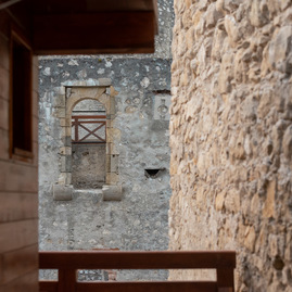 Zväčšiť fotografiu - Výstrel z trebuchetu slávnostne otvoril zrekonštruovanú južnú časť hradieb - TSK_kontrolny deň_TN hrad južné opevnenie (15)