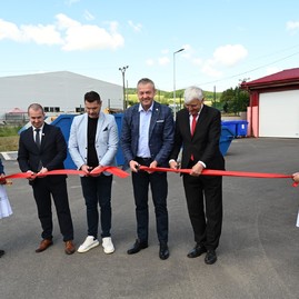 Zväčšiť fotografiu - Významného dňa pre obec drietoma sa zúčastnil aj trenčiansky župan