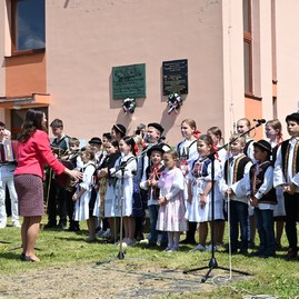 Zväčšiť fotografiu - Významného dňa pre obec drietoma sa zúčastnil aj trenčiansky župan