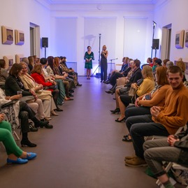Zväčšiť fotografiu - Zaujala návrhárov v bratislave, originálne modely predviedla aj v trenčíne - 277103791_5269453259741345_6620766522919527867_n