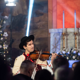 Zväčšiť fotografiu - Známy benefičný koncert dnes vysielali priamo z púchovskej doliny - TSK_V slovenskom Betleheme_Lysá 2021_mini-4