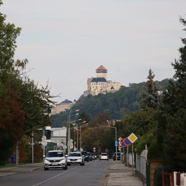 Zväčšiť fotografiu - „ryšavá čapica“ na najvyššie položenej streche v krajskom meste - IMG_2860