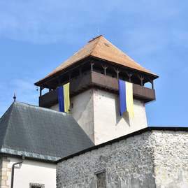 Zväčšiť fotografiu - „ryšavá čapica“ na najvyššie položenej streche v krajskom meste - tn hrad 1