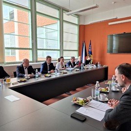 Zväčšiť fotografiu - Spoločné výzvy a projekty témami rokovania medzi trenčianskym a zlínskym krajom - 20230524_141641