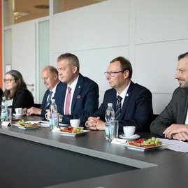 Zväčšiť fotografiu - Spoločné výzvy a projekty témami rokovania medzi trenčianskym a zlínskym krajom - IMG_6310