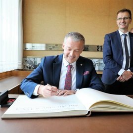 Zväčšiť fotografiu - Spoločné výzvy a projekty témami rokovania medzi trenčianskym a zlínskym krajom - IMG_6362