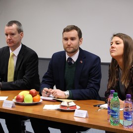 Zväčšiť fotografiu - Delegácia z britského veľvyslanectva navštívila župný úrad - IMG_4604