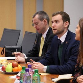 Zväčšiť fotografiu - Delegácia z britského veľvyslanectva navštívila župný úrad - IMG_4608