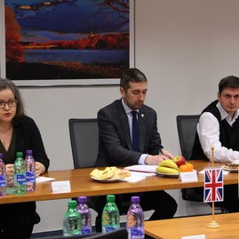 Zväčšiť fotografiu - Delegácia z britského veľvyslanectva navštívila župný úrad - IMG_4619