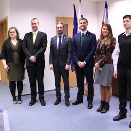 Zväčšiť fotografiu - Delegácia z britského veľvyslanectva navštívila župný úrad - IMG_4634