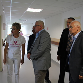 Do kraja zavítala vzácna návšteva zo švajčiarska; prezrela si župné nemocnice - IMG_6024