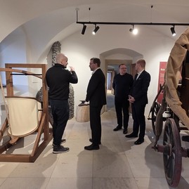 Zväčšiť fotografiu - Draškovičov kaštieľ privítal návštevu z nórskeho veľvyslanectva