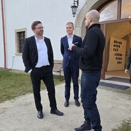 Zväčšiť fotografiu - Draškovičov kaštieľ privítal návštevu z nórskeho veľvyslanectva