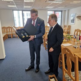 Zväčšiť fotografiu - Na župný úrad zavítal francúzsky veľvyslanec - 20230310_100856