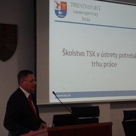 Pracovné rokovanie zástupcov trenčianskeho samosprávneho kraja a rady zlínskeho kraja - DSC02440