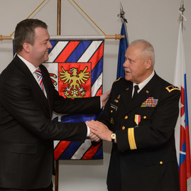 Predseda j. baška prijal amerického generálmajora r. m. umbargera - 3