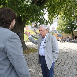 Zväčšiť fotografiu - Ronald weiser sa po rokoch opäť vrátil na trenčiansky hrad