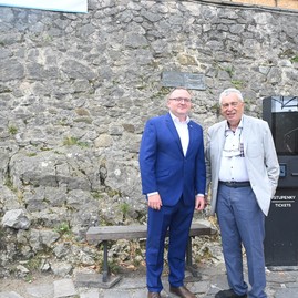 Zväčšiť fotografiu - Ronald weiser sa po rokoch opäť vrátil na trenčiansky hrad