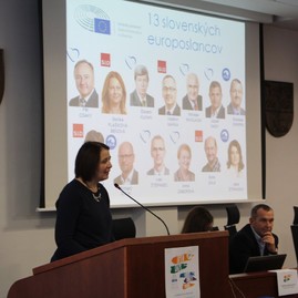Stovka mladých o krok bližšie k možnostiam študijných pobytov, stáží a dobrovoľníctva - rsz_img_3728 (2)