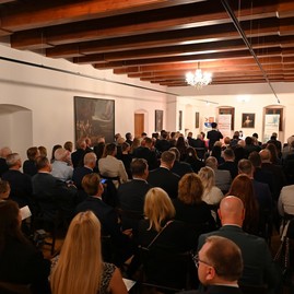 Zväčšiť fotografiu - Tóny čínskeho cimbalu rozozvučali draškovičov kaštieľ