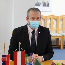 Zväčšiť fotografiu - Trenčiansky župan hostil rakúsku veľvyslankyňu - IMG_0030_1