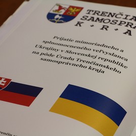Zväčšiť fotografiu - Trenčiansky župan prijal ukrajinského veľvyslanca - IMG_0017