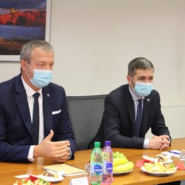 Zväčšiť fotografiu - Trenčiansky župan prijal ukrajinského veľvyslanca - IMG_0035