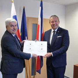 Zväčšiť fotografiu - Trenčiansky župan prijal ukrajinského veľvyslanca - IMG_0043_1