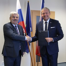 Zväčšiť fotografiu - Trenčiansky župan prijal ukrajinského veľvyslanca - IMG_0051