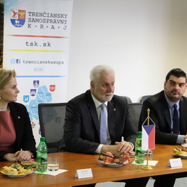 Trenčiansky župan sa dnes prvýkrát stretol s novozvoleným hejtmanom juhomoravského kraja bohumilom šimekom - IMG_2566