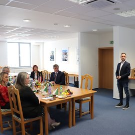 Zväčšiť fotografiu - Trenčiansky župan sa stretol s českým veľvyslancom - IMG_6055