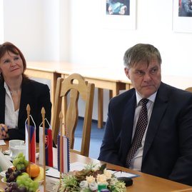 Zväčšiť fotografiu - Trenčiansky župan sa stretol s českým veľvyslancom - IMG_6057