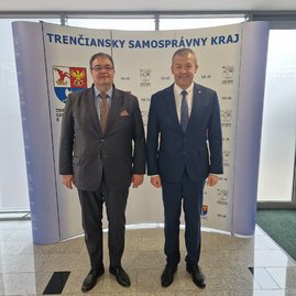 Zväčšiť fotografiu - Trenčiansky župan sa stretol s maďarským veľvyslancom - 20230331_135416