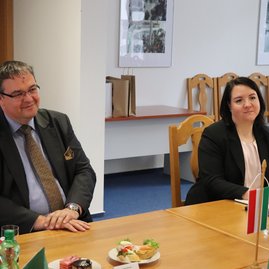 Zväčšiť fotografiu - Trenčiansky župan sa stretol s maďarským veľvyslancom - IMG_5984
