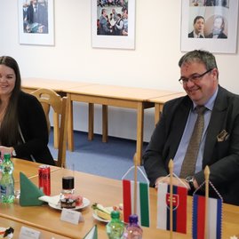 Zväčšiť fotografiu - Trenčiansky župan sa stretol s maďarským veľvyslancom - IMG_5985