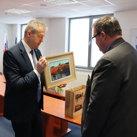 Zväčšiť fotografiu - Trenčiansky župan sa stretol s maďarským veľvyslancom - IMG_5995