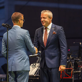Zväčšiť fotografiu - Župan si v partnerskom regióne prevzal významné ocenenie - _W4A2706_web_30
