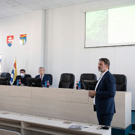 Zväčšiť fotografiu - Budú mať bývalé baťove závody nové využitie? - 20220302_177w