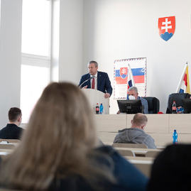 Zväčšiť fotografiu - Budú mať bývalé baťove závody nové využitie? - 20220302_184w