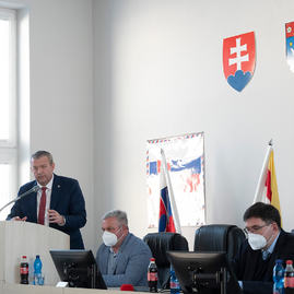 Zväčšiť fotografiu - Budú mať bývalé baťove závody nové využitie? - 20220302_185w