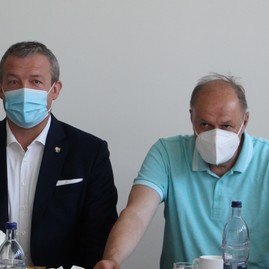 Zväčšiť fotografiu - Členovia strategicko-plánovacieho regiónu novomestského okresu diskutovali o projektových zámeroch - IMG_0034_1