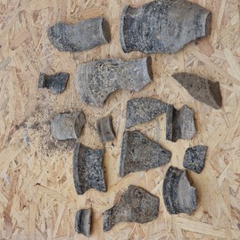 Zväčšiť fotografiu - Draškovičov kaštieľ sa stal náleziskom archeologických artefaktov - 20230721_130937
